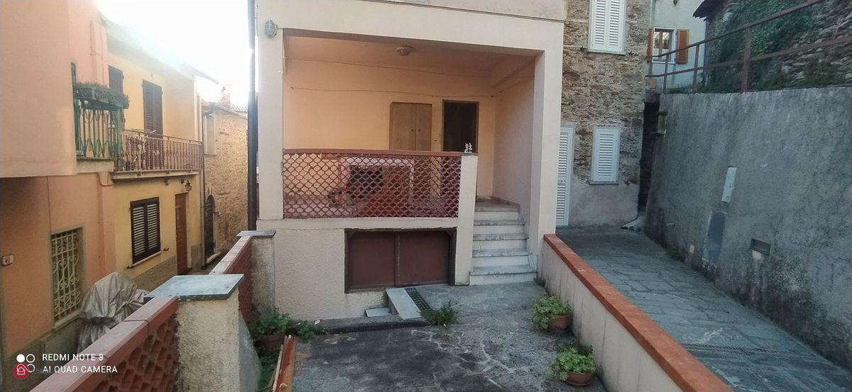 4 rooms House in Stazzema, Italy No. 234914