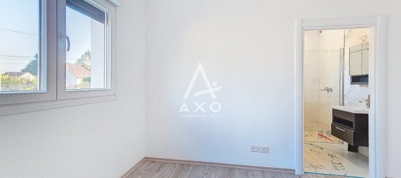 4 bedrooms House in Villemandeur, France No. 153849 8