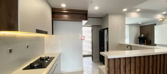 3 bedrooms Apartment in District 7, Vietnam No. 10080 2