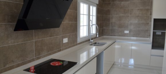 4 Schlafzimmer Villa in Pinoso, Spain, Nr. 8650 10