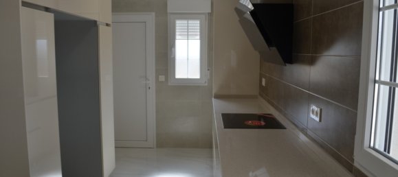 4 Schlafzimmer Villa in Pinoso, Spain, Nr. 8650 7