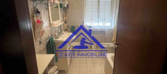 3 rooms Apartment in Caserta, Italy No. 96876 10