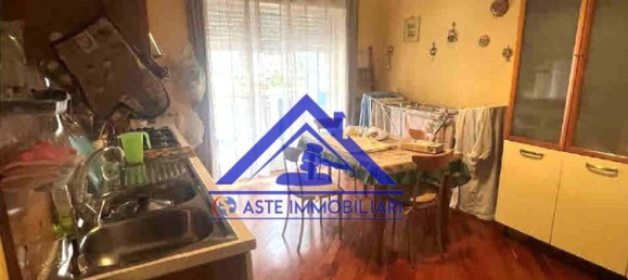 3 rooms Apartment in Caserta, Italy No. 96876 8