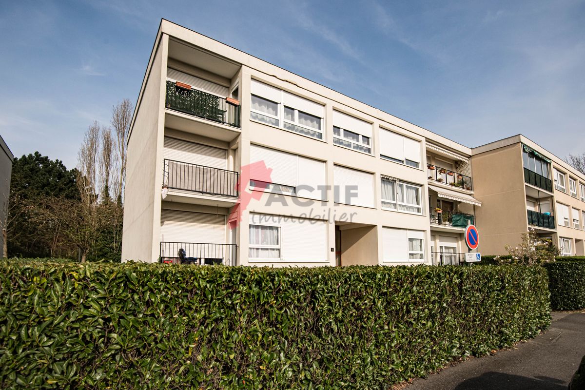 2 chambres Appartement à Évry, France No. 185541