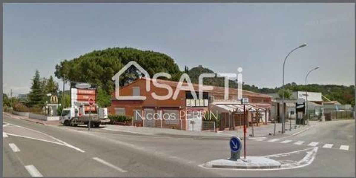 300m² Office in Vidauban, France No. 18561