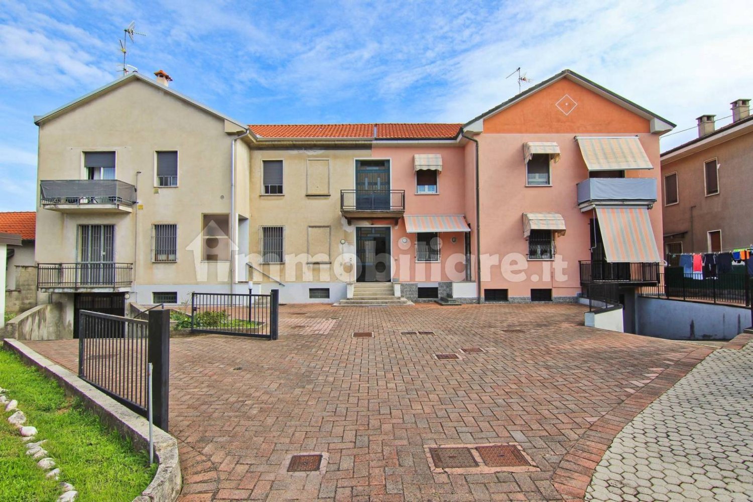 2 bedrooms Apartment in Cogliate, Italy No. 291569