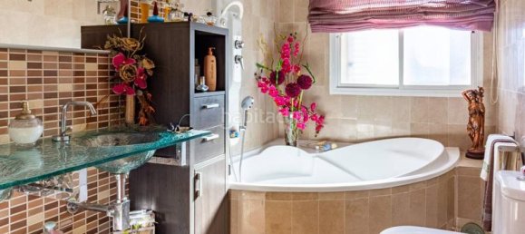 5 bedrooms House in L'Hospitalet de Llobregat, Spain No. 171002 9