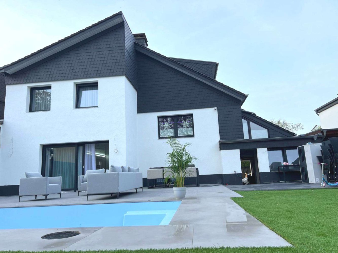 Вилла с 10 комнатами в Рекклингхаузен, Германия № 360683