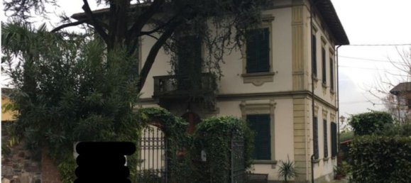 3 rooms Apartment in Lucca, Italy No. 197010 3