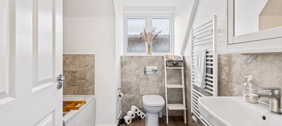 4 bedrooms House in Horley, United Kingdom No. 1065 25