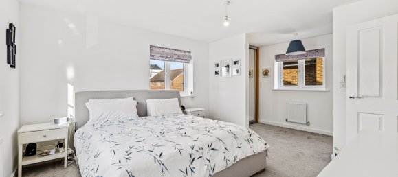 4 bedrooms House in Horley, United Kingdom No. 1065 37