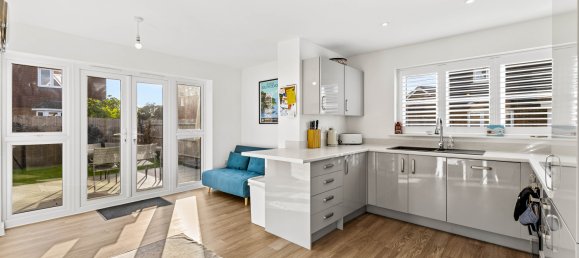 4 bedrooms House in Horley, United Kingdom No. 1065 26