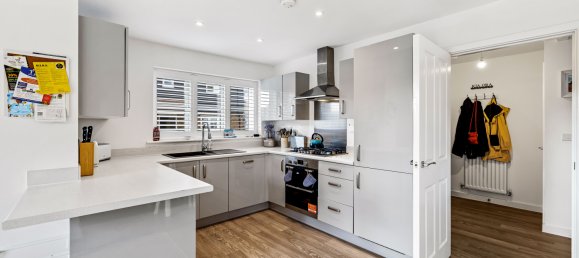 4 bedrooms House in Horley, United Kingdom No. 1065 6