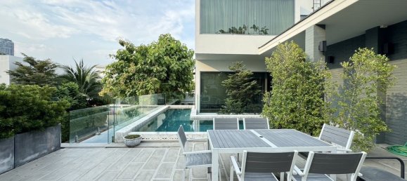 Дом с 5 спальнями в Ваттхана, Таиланд № 72589 9