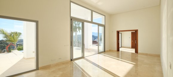 4 bedrooms Villa in Benahavis, Spain No. 3030 12