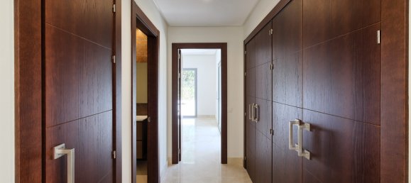 4 bedrooms Villa in Benahavis, Spain No. 3030 14