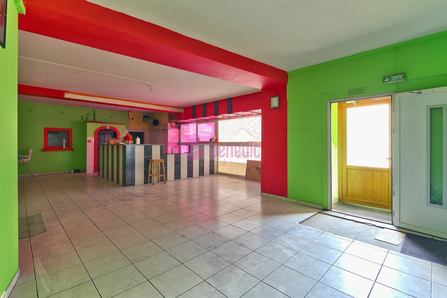  عقار تجاري في Saint-Avold, France 114متر مربع رقم 62021