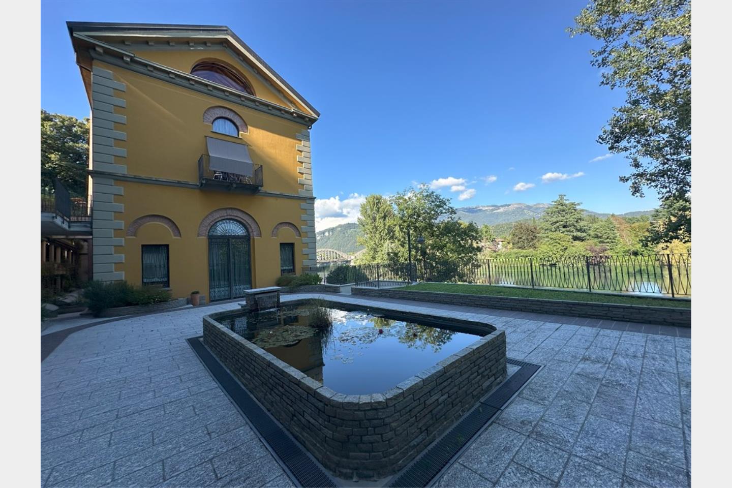 3 bedrooms Apartment in Brivio, Italy No. 378758