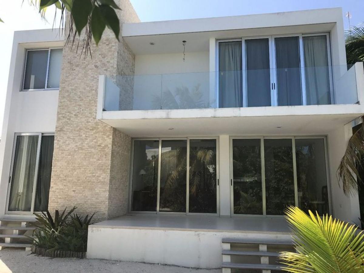 3 bedrooms House in Yucatan, Mexico No. 167676