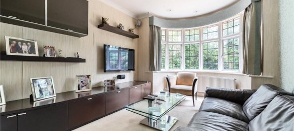 5 bedrooms House in Watford, United Kingdom No. 6688 5