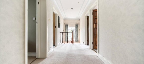 5 bedrooms House in Watford, United Kingdom No. 6688 9