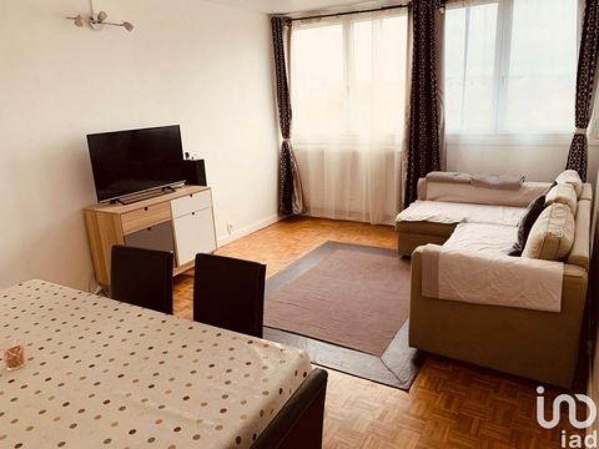 3 Schlafzimmer Eigentumswohnung in Trappes, France, Nr. 9514