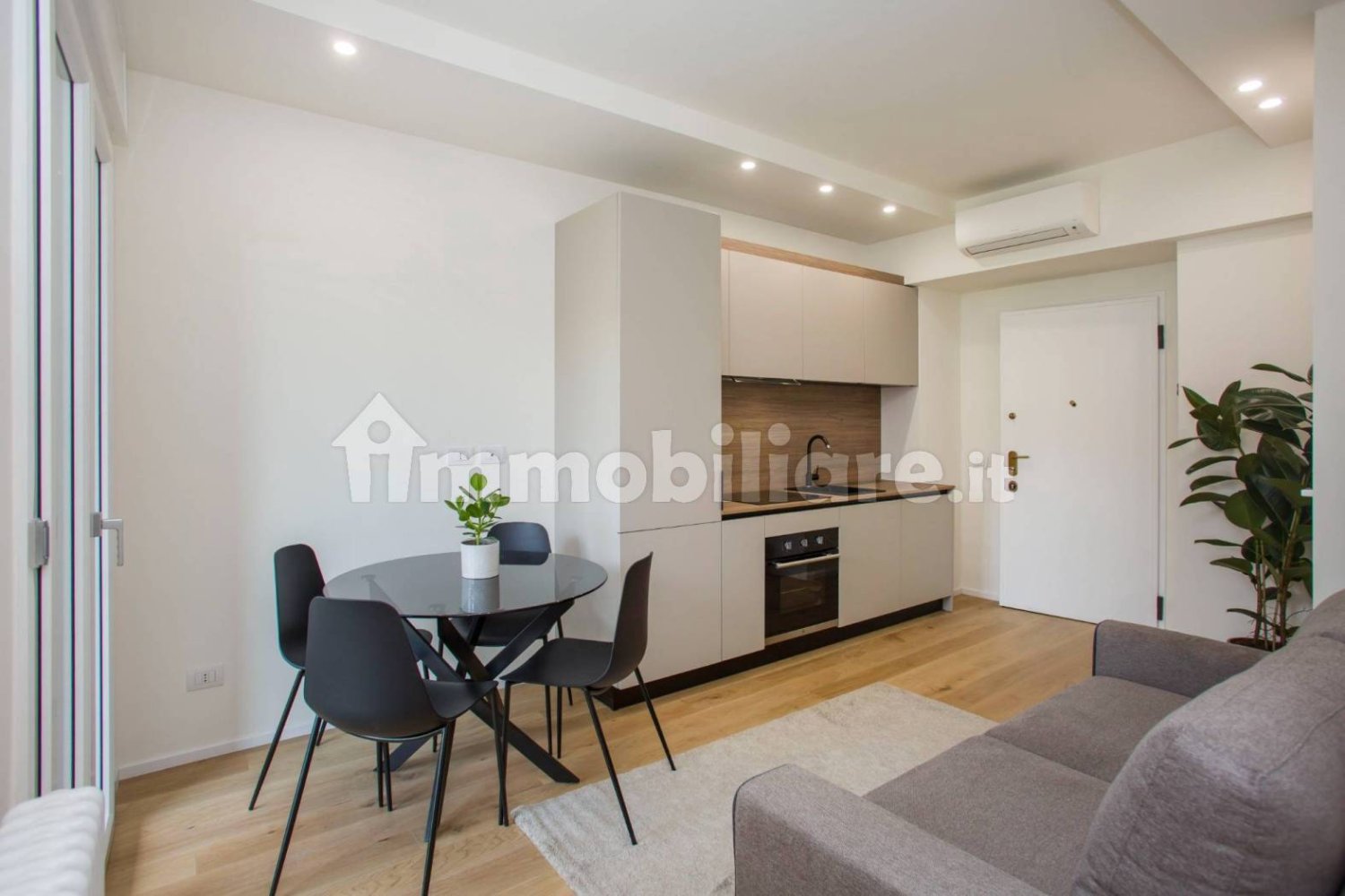 Квартира с 1 спальней в Милан, Италия № 354231