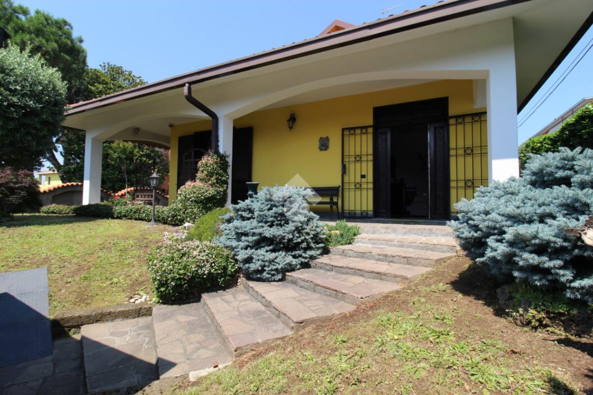 4 rooms Villa in Rescaldina, Italy No. 6519