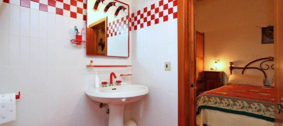 10 rooms House in Piancastagnaio, Italy No. 64303 24