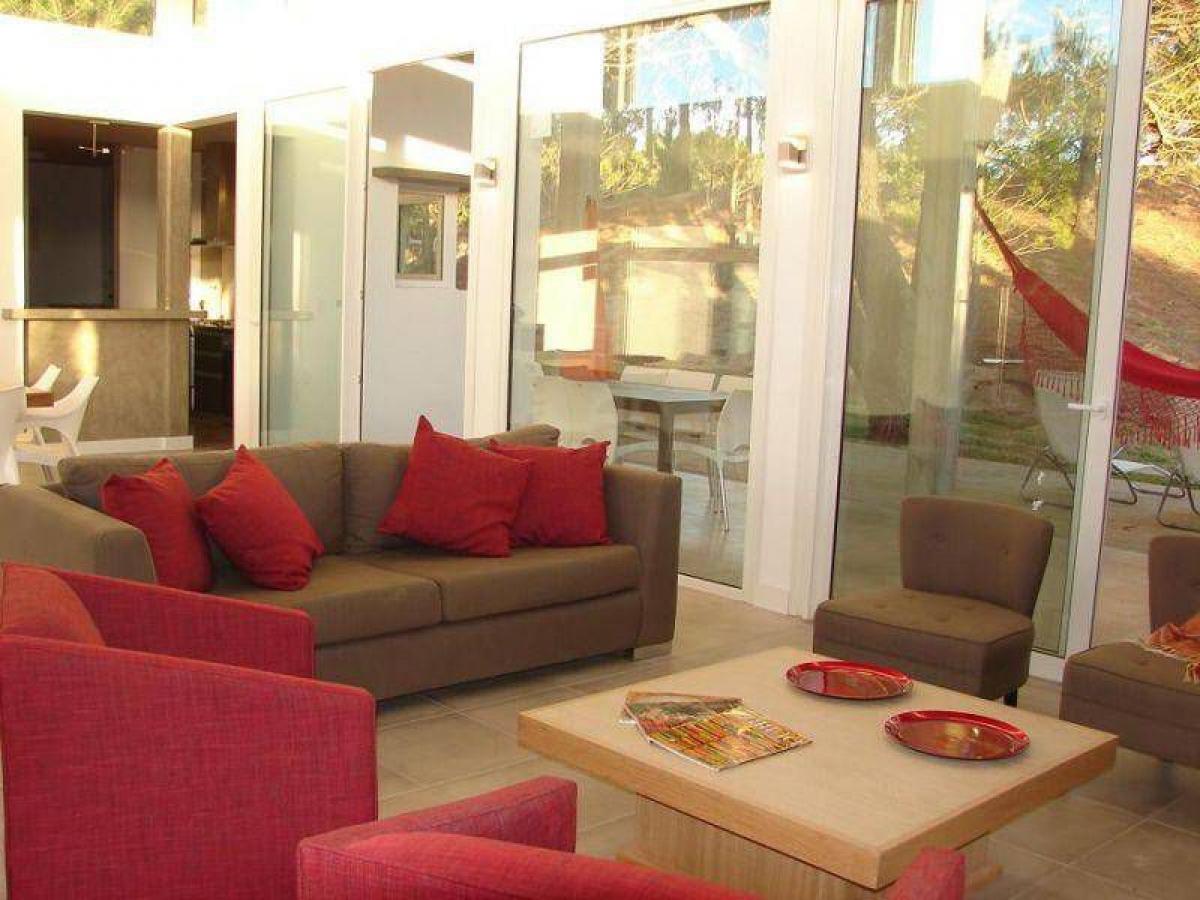 Casa de 3 dormitorios en Mar del Plata, Argentina No. 86401