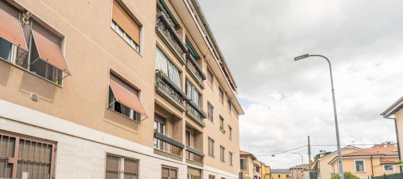 2-salle Appartement à Corsico, Italy No. 290584 13