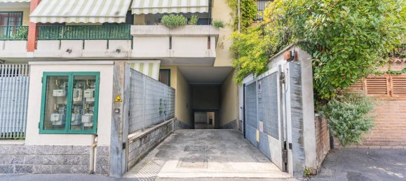 2-salle Appartement à Corsico, Italy No. 290584 18