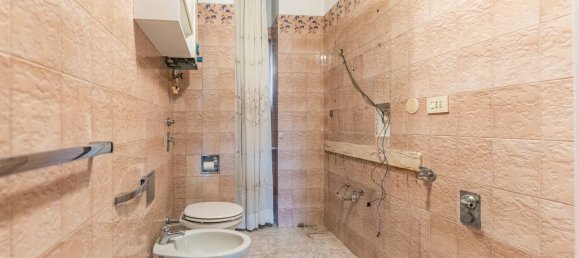 2-salle Appartement à Corsico, Italy No. 290584 5