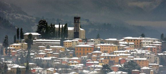 7 rooms House in Barga, Italy No. 70383 16