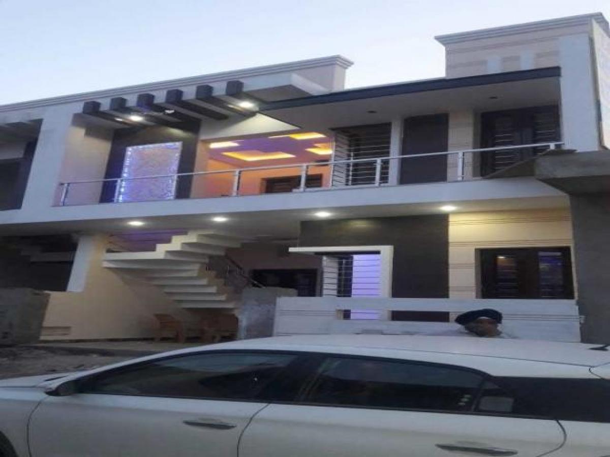 Casa de 3 dormitorios en Mohali, India No. 16760