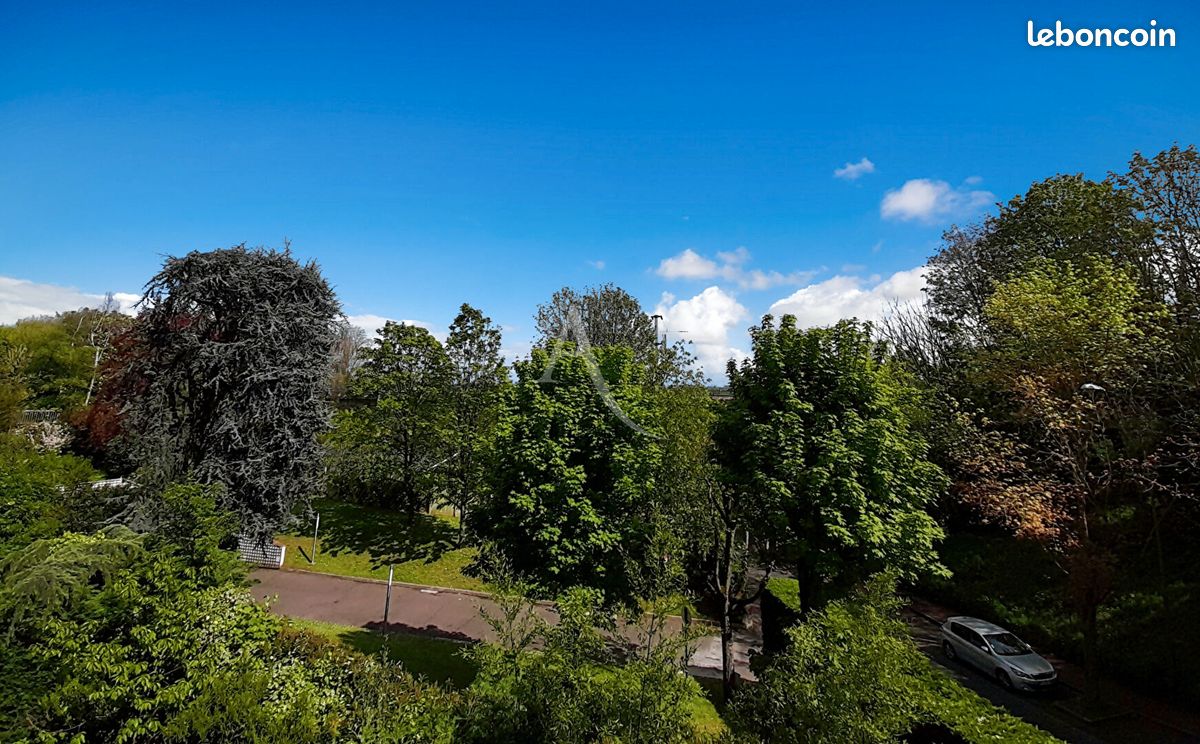 Apartamento de 2 dormitorios en Suresnes, France No. 131409