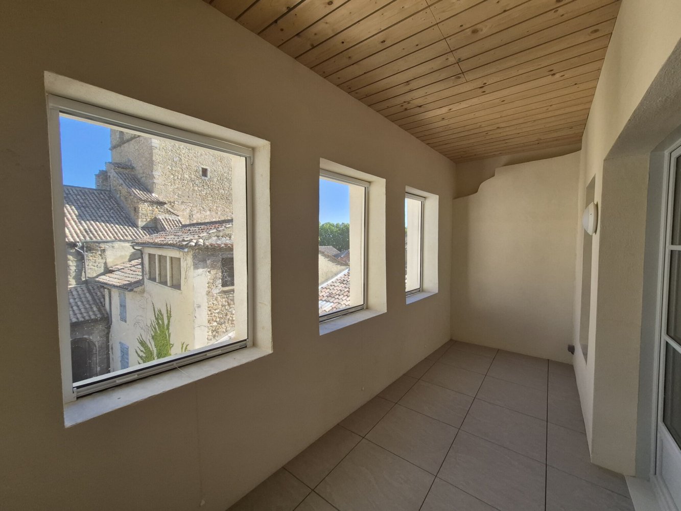 3 bedrooms Apartment in Orange, France No. 287664