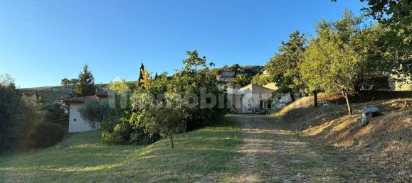 3 Schlafzimmer Haus in Spoleto, Italy, Nr. 353582 3