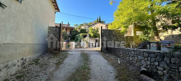 3 Schlafzimmer Haus in Spoleto, Italy, Nr. 353582 9
