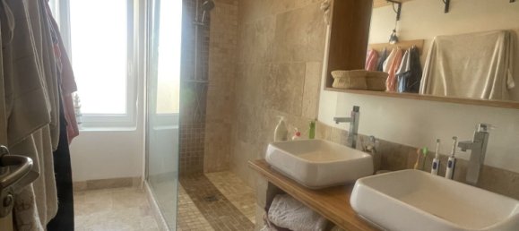 3 bedrooms House in Senas, France No. 319941 5