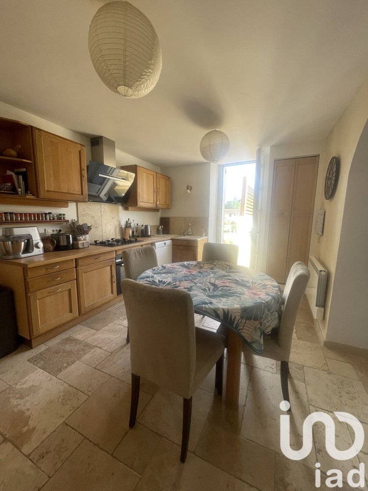 3 bedrooms House in Senas, France No. 319941