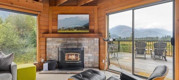 3 bedrooms House in British Columbia, Canada No. 1064 10