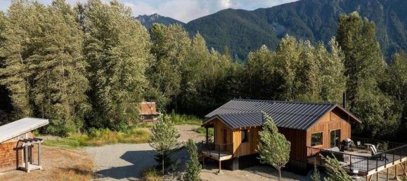 3 bedrooms House in British Columbia, Canada No. 1064 4