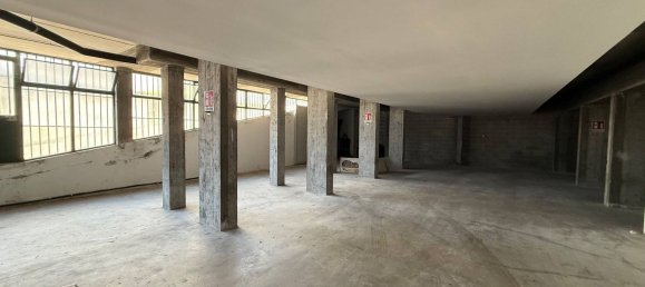 338m² Commercial property in Asti, Italy No. 8481 6