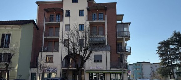 338m² Commercial property in Asti, Italy No. 8481 2