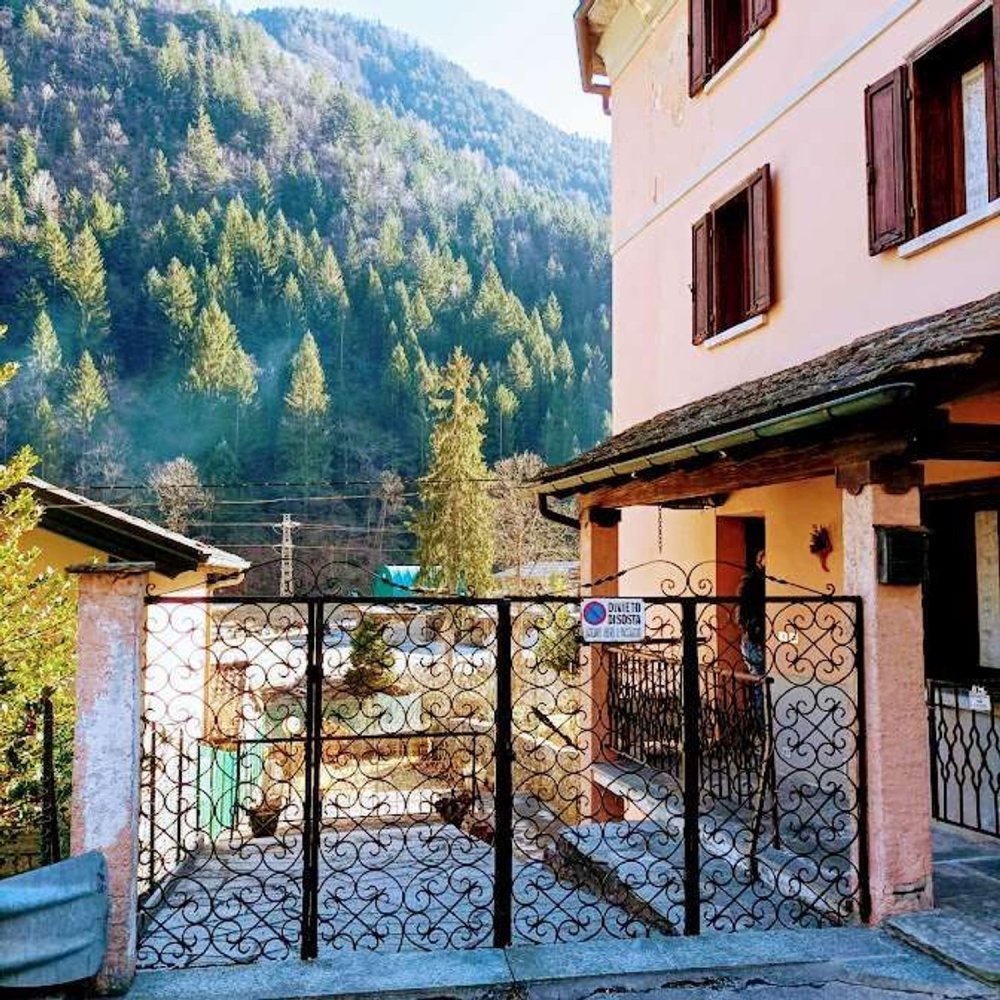 9 rooms House in Vanzone con San Carlo, Italy No. 124333