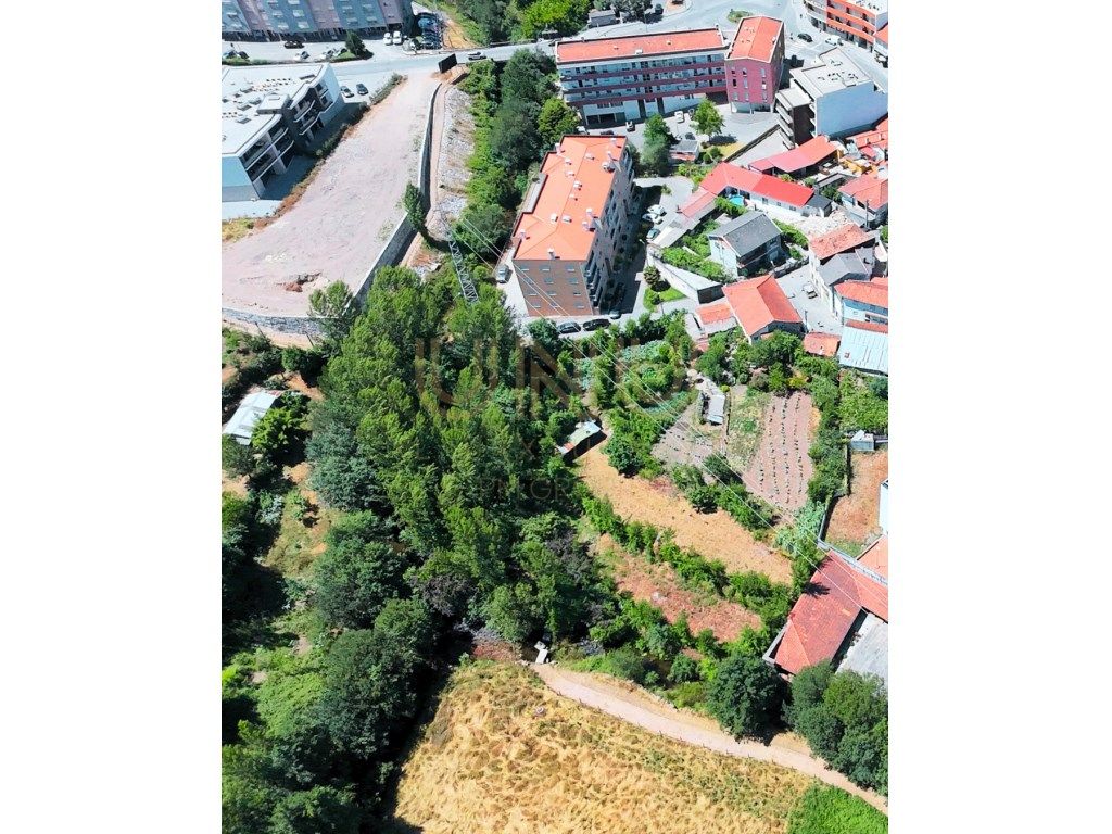 Terrain à Quinchaes, Portugal 3472m² No. 235957