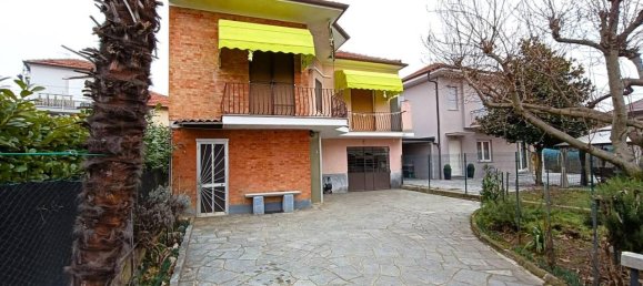 4 rooms House in Chieri, Italy No. 92008 2