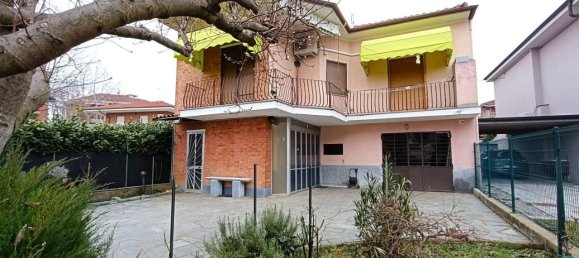 4 rooms House in Chieri, Italy No. 92008 5