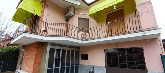 4 rooms House in Chieri, Italy No. 92008 3